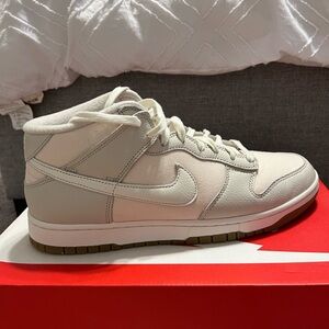 Nike Dunks Mid